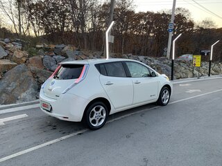 2011 Nissan Leaf I (ZE0/AZE0), бежевый, 500000 рублей, вид 4