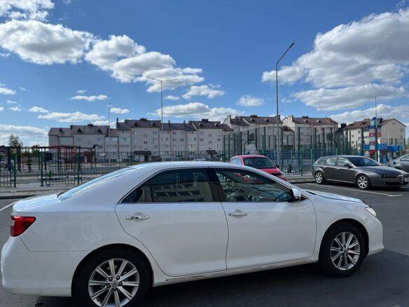 2013 Toyota Camry VII (XV50), белый, 1540000 рублей - вид 1