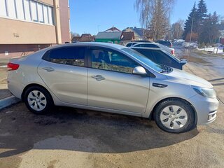 2016 Kia Rio III Рестайлинг, серебристый, 1115000 рублей, вид 5