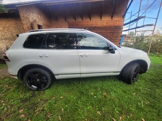 2017 Volkswagen Touareg II Рестайлинг, белый, 3200000 рублей, вид 2