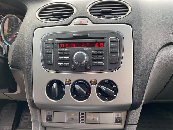2010 Ford Focus II Рестайлинг, чёрный - вид 17