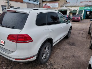 2015 Volkswagen Touareg II Рестайлинг, белый, 2400000 рублей, вид 3