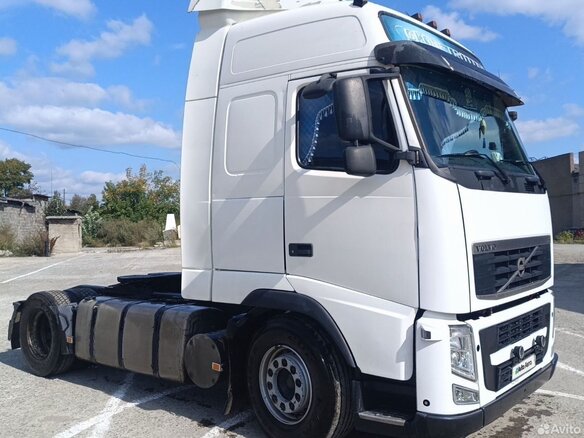 2003 Volvo FH, белый, 3300000 рублей - вид 2