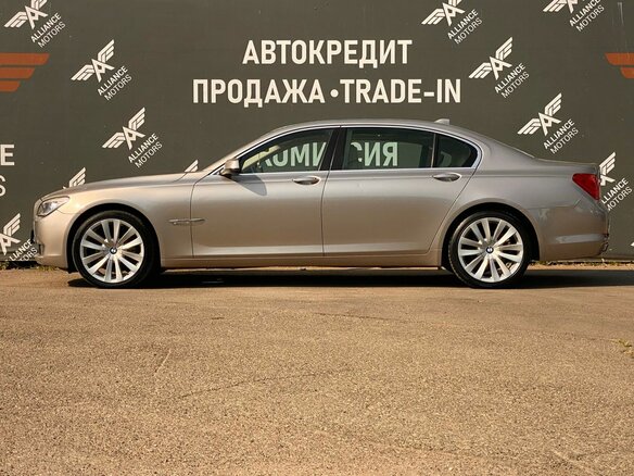2012 BMW 7 серии 740Li V (F01/F02/F04), бежевый - вид 3