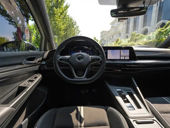 2022 Volkswagen Golf VIII, белый, 1710000 рублей - вид 12