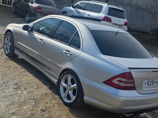 2005 Mercedes-Benz C-Класс 230 II (W203) Рестайлинг, серебристый, 750000 рублей, вид 4