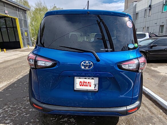 2018 Toyota Sienta II Рестайлинг, синий, 1600000 рублей - вид 4