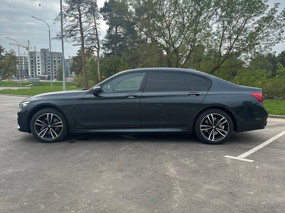 2018 BMW 7 серии Long 740Li xDrive VI (G11/G12), чёрный, 4250000 рублей - вид 3