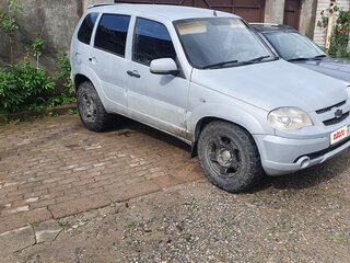 2012 Chevrolet Niva I Рестайлинг, серебристый, 250000 рублей, вид 2