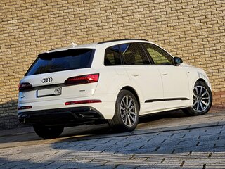 2023 Audi Q7 45 TDI II (4M) Рестайлинг, белый, 10250000 рублей, вид 3