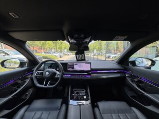 2025 BMW 5 серии 520d xDrive VIII (G60/G61/G68), голубой, 7452783 рублей, вид 5
