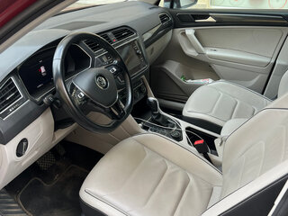 2017 Volkswagen Tiguan II, пурпурный, 2590000 рублей, вид 4