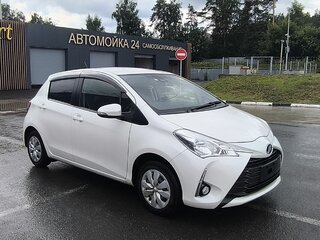 2019 Toyota Vitz III (XP130) Рестайлинг, белый, 1130000 рублей, вид 4