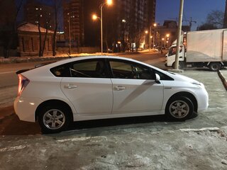 2012 Toyota Prius III Рестайлинг (XW30), белый, 1350000 рублей, вид 3