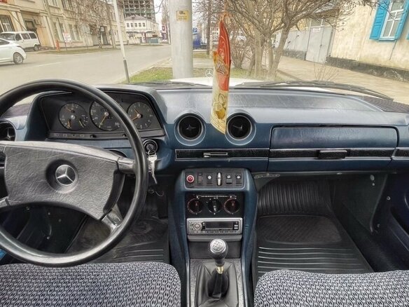 1981 Mercedes-Benz W123 Limousine 250 Long, белый, 1000000 рублей - вид 6