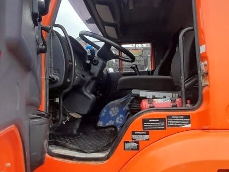 2017 КамАЗ 65201, оранжевый, 2300000 рублей, вид 5
