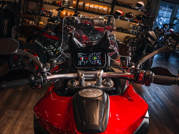 2026 Ducati Multistrada V4, красный, 3090000 рублей - вид 20