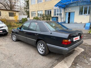 1995 Mercedes-Benz E-Класс 220 I (W124), чёрный, 2000000 рублей, вид 2