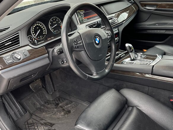 2013 BMW 7 серии Long 750Li xDrive V (F01/F02/F04) Рестайлинг, чёрный, 1750000 рублей - вид 10