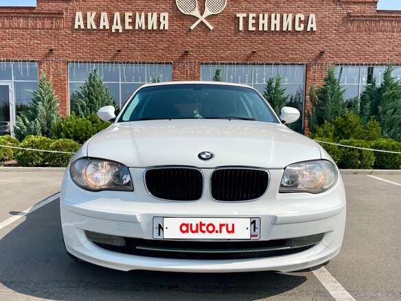 2011 BMW 1 серии 116i I (E81/E82/E87/E88) Рестайлинг, белый, 900000 рублей - вид 4