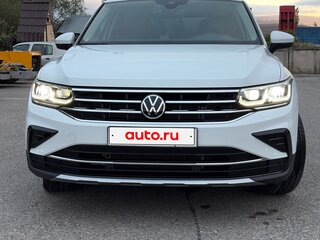 2021 Volkswagen Tiguan II Рестайлинг, белый, 3750000 рублей, вид 1