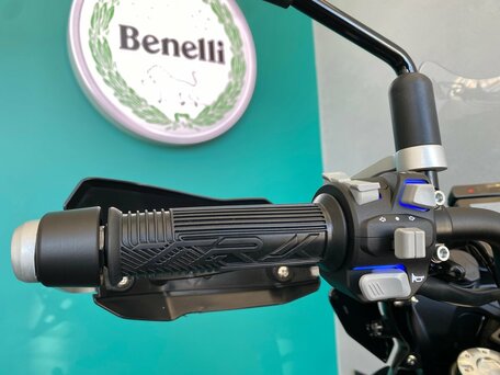 2025 Benelli TRK 702 X, серый, 789000 рублей, вид 5