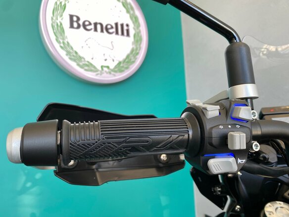 2025 Benelli TRK 702 X, серый, 789000 рублей - вид 4