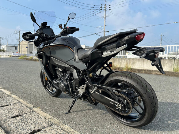 2025 Yamaha MT-09 Tracer (FJ-09), серый, 1550000 рублей - вид 3