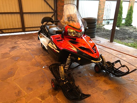 2011 Polaris 550 IQ, красный - вид 3