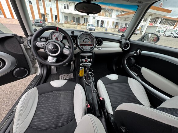2010 Mini Hatch Cooper S II (R56) Рестайлинг, серый, 1290000 рублей - вид 12