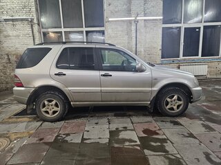 1998 Mercedes-Benz M-Класс 320 I (W163), серебристый, 850000 рублей, вид 5