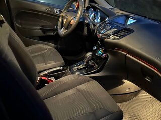 2015 Ford Fiesta Mk6 Рестайлинг, серебристый, 680000 рублей, вид 5