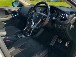 2017 Volvo V40 II Рестайлинг, белый, 1520000 рублей, вид 5