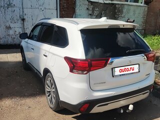 2020 Mitsubishi Outlander III Рестайлинг 3, белый, 2700000 рублей, вид 4