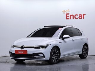 2023 Volkswagen Golf VIII, белый, 2890000 рублей, вид 1