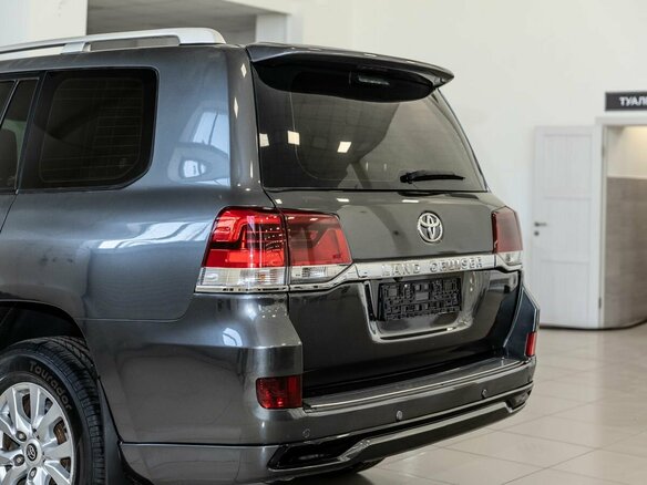2010 Toyota Land Cruiser 200 Series, серый, 2700000 рублей - вид 19