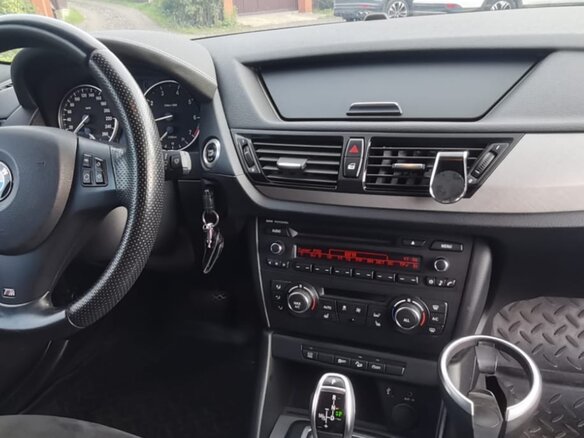 2014 BMW X1 20i I (E84) Рестайлинг, белый, 2700000 рублей - вид 7