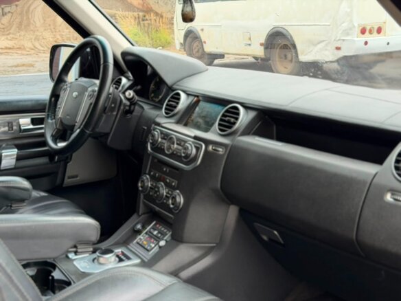 2013 Land Rover Discovery IV Рестайлинг, чёрный, 1695000 рублей - вид 13