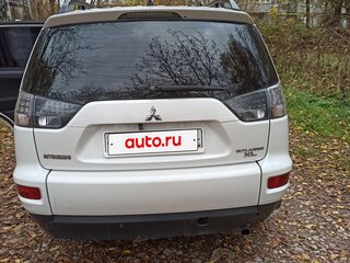 2010 Mitsubishi Outlander II Рестайлинг, белый, 980000 рублей, вид 4