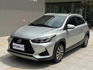 2022 Toyota Yaris L X XP150 Рестайлинг, серебристый, 1199000 рублей, вид 1