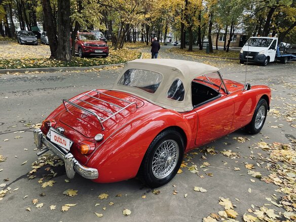 1962 MG MGA, красный - вид 1