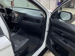 2016 Mitsubishi Outlander III Рестайлинг 2, белый, 1700000 рублей, вид 4