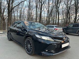 2019 Toyota Camry VIII (XV70), чёрный, 3500000 рублей, вид 1