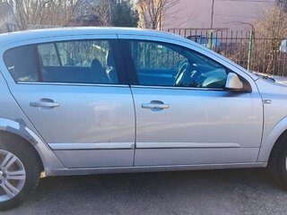 2010 Opel Astra H Рестайлинг, серебристый, 900000 рублей, вид 3