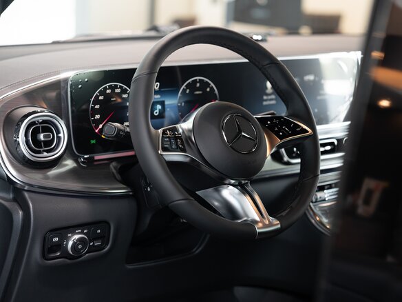 2026 Mercedes-Benz V-Класс Extra Long 300 d экстра длинный III (W447) Рестайлинг 2, чёрный, 14500000 рублей - вид 13