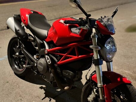 2011 Ducati Monster 796, красный, 510000 рублей, вид 4