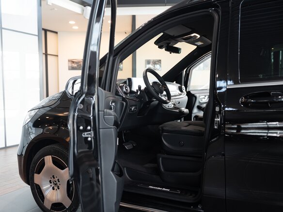 2026 Mercedes-Benz V-Класс Extra Long 300 d экстра длинный III (W447) Рестайлинг 2, чёрный, 14500000 рублей - вид 12