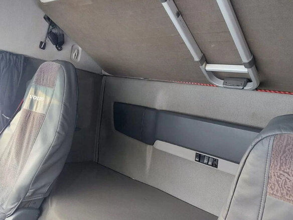 2009 Volvo FH, чёрный, 3250000 рублей - вид 7