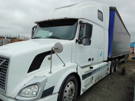 2003 Volvo VNL, белый, 4000000 рублей, вид 4
