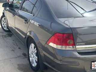 2010 Opel Astra H Рестайлинг, серый, 850000 рублей, вид 4
